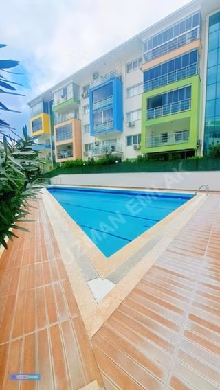 Kuşadası Merkezde Önü Kapanmaz Havuz Manzaralı Doğal Gazlı 2+1