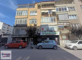 Rüstempaşa Mah. İsmet Acar Caddesi Üzerinde Satılık 2+1 Daire