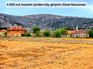 Uşak Karahallı Kavaklı'da Köyiçi 4505 M² Çiftlik İmarlı 110m² Villa Yapılabilir. Açıklamayı Okuyunuz