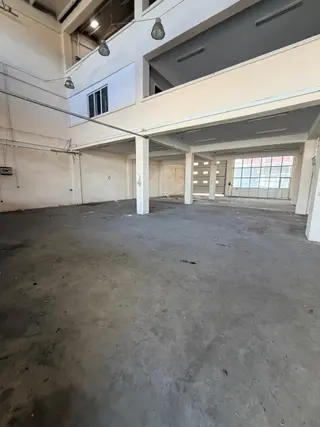 Altıayak Sanayi Bölgesi'nde 4 Adet Tır Giriş Kapısı Bulunan 1.200 M² Ticari Alan Kiralık.