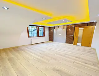 Cam Seviyesi Yüksek Merkezi Konumda Genişm2 2+1 Acil Satılık Daire