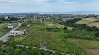 Taşkelik'te Geniş Bahçeli Lüks Villaya Uygun 648m² Arsa