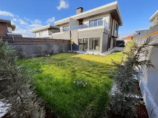 Satılık 150 M2 3+1 Dubleks Villa Geniş Bahçe 197m2