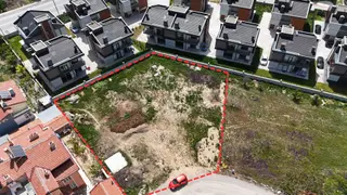 Karaca'dan Karahüyük'te Müstakil 1.386 M2 Villa Arsası