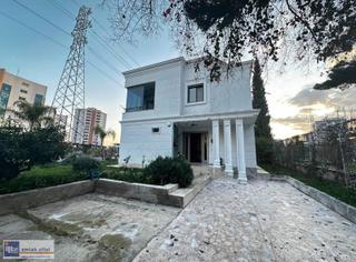 50.yıl Mahallesinde Emsalsiz Havuzlu Villa