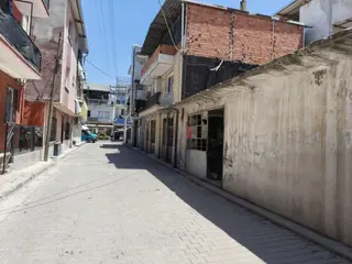 İzmir Bornova Egemenlik Mahallesi’nde Yatırımlık & Fırsat Niteliğinde Satılık İşyeri Ve Arsası!