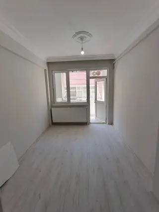 Hürriyet Mahallesinde İci Komple Yapılı Satılık Daire