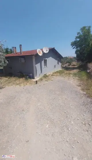 Satılık İçinde Evi Olan Tarla