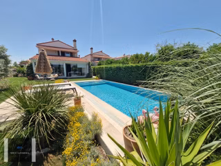 Urla Kuşçular Ova 'da Havuzlu, Bahçeli Lüks Villa