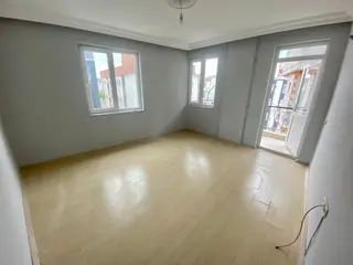 Tramvaya 50 Metre Mesafe Katta Ayrı Mutfaklı Eşyasız Kiralık 2+1