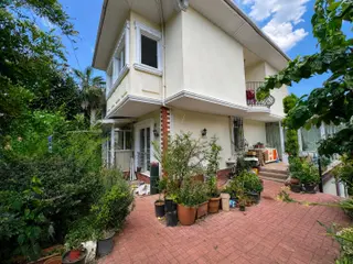 Üsküdar Çengelköy Ata-2 Sitesinde 300 M2 Boş Tripleks Villa