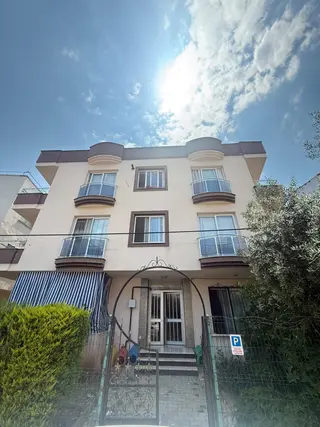 Ucan'dan Yenisehir Forum Civarı Müstakil Binada 3+1 Satılık