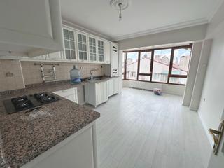 Demirlibahçe Tren Yakını Asansörlü Geniş Yapılı Kilerli 3+1 Kiralık Daire