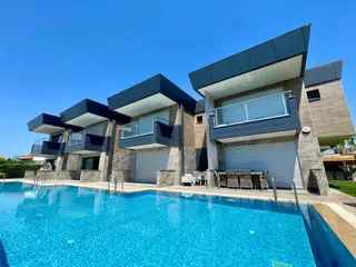 Aclass'dan Sahile 900 M -denız Manzaralı-havuz/otopark-bahçe-doğalgazlı-lüx-fırsat-akıllı Villa