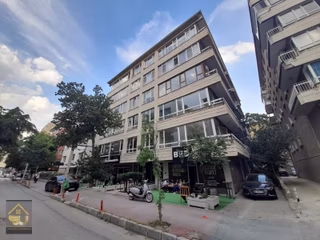 Kızılay'da Full Yapılı 3+1 Asansörlü, Otoparklı Daire