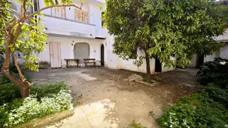 Kuşadası Kaleiçi Kiralık 7 Odalı Bahçeli Bina
