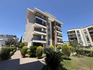 Güzeloba'da Havuzlı Site İçerisinde Full Eşyalı Kiralık 2+1