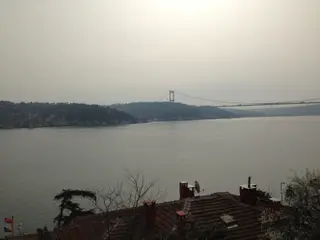 Emirgan Satılık Müstakil Havuzlu Müştemilatlı Harika Yol Yalısı