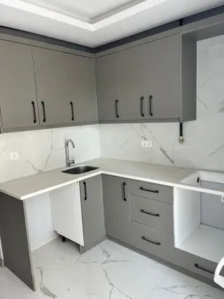 Adana Sarıçamda Sarıçam Belediyesi Arka Tarafında Okullara Yakın Konumda Fırsat 2+1 Kiralık Daire