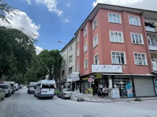 Sahibiata Mah. Merkezi Konumda Bakımlı Satılık Arakat Daire