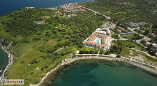 Yenifoça'da Muhteşem Konumda İmarlı Bölgeye Komşu Satılık Arazi