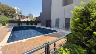 Mersin Arpaçta Denize 100 Mt Havuzlu Sitede Şık 1+1 Daire