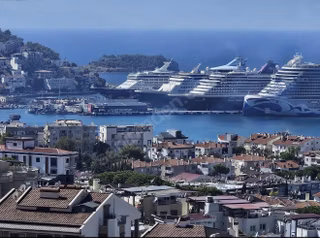 Kuşadası Marina Bölgesinde 3+1 140 Mt2 Ful Deniz Manzaralı Daire