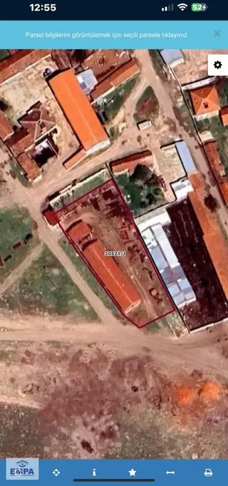 Empa'dan Kalkanlı Mahallesi Köyiçinde 1.530m² Avlulu Ev Ahır