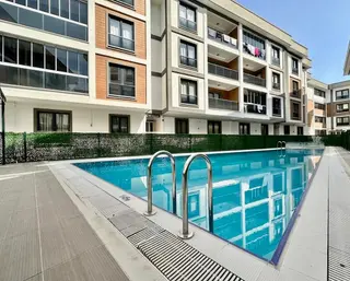 ꧁ay Emlaktan꧂akçay'da Full Kredili Yüzme Havuzlu Güvenlikli Otoparklı Satılık 2+1 Lüks Daire