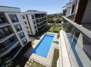 Altıntepe Mahallesi Havuzlu Site İçerisi Kiralık 3+1