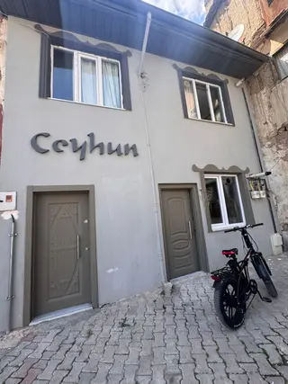 Maliye Arkasında 166m2 Bahçeli 2ayrı 2+1daireli Satılık Müstakil