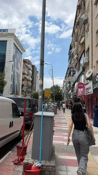 Manisanın Kalbinde Satılık 370 M2 Bahçeli Dükkan