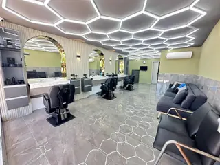 Bayraklı Smyrna Meydanın'da 85 M2 Lüx Erkek Berberi