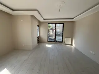 İstanbul Ataşehir Örnek Mahlesi Cadde Üzeri 2+1 Arakat 90 M2 Satılık