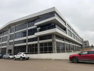 İvedik'te Sıfır Yapılı Cadde Yakını Geniş Kiralık İş Yeri