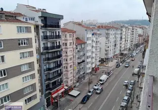 Eskişehir Kurtuluş Mah. Vatan Cad. Üzeri Kiralık 3+1 130m2 Asansörlü Daire*eskişehir'in Merkezinde