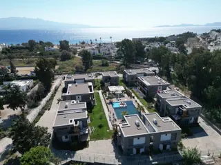 Denize 50 Metre Mesafede Site İçi 4+1 Yıllık Kiralık Villa