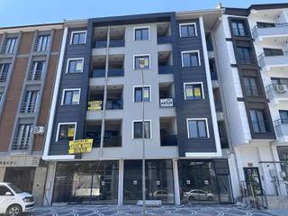 Nef Önü Cadde Üzerinde Kiralık 1+1