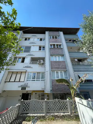 Hazar Gayrimenkul'den Çelimli Sitesinde Ara Kat Doğalgazlı Daire