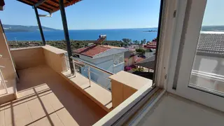 Didim Akbük'te Denize Sıfır Site İçerisinde Eşyalı 3+1 Villa