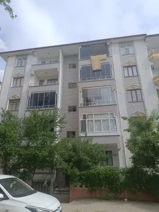 Adil Emlak'tan Hastane Yoluna Yakın Satılık Ara Kat 3+1 Daire