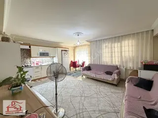 Göral Emlak'tan Muradiye Mah. Ebeveynli Satılık 3+1 Arakat Daire