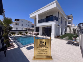 Yeniçiftlikte Ayrıcaklı Yaşam Sunan 350 M2 Arsa Paylı Havuzlu Müstakil Villa