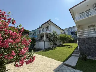 Pelitköy İlbey Sitesinde Ön Sıra Satılık Villa