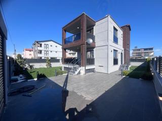 2 Katlı Altta Odalı Müstakil Peyzajlı Verandalı Villa