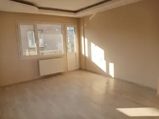 Bergama Atatürk Mah Site İçerisinde 3 Balkonlu Doğalgazlı Kapalı Mutfak 3+1 Geniş Ara Kat Daire