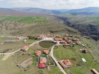 Ayaşta Tek Tapu Köy İçi 2.262 M2 Manzaralı Tarla