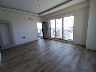 Mutlukent'te Cadde Üstü Ebeveyn Banyolu 2+1 Daire