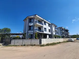 Karasu Aziziye Mahallesinde Lüks 4+1 Satılık Tripleks Villa