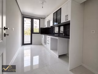 4+1 200 M2 Çift Balkonlu Toprak Teması Olmayan Asansörlü